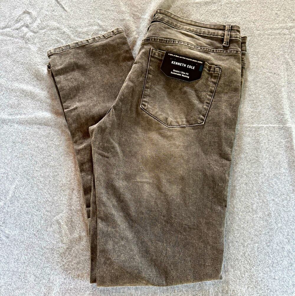 Kenneth Cole Men's Slim Fit Gray Wash Denim Jeans 5-Pocket Pockets Logo